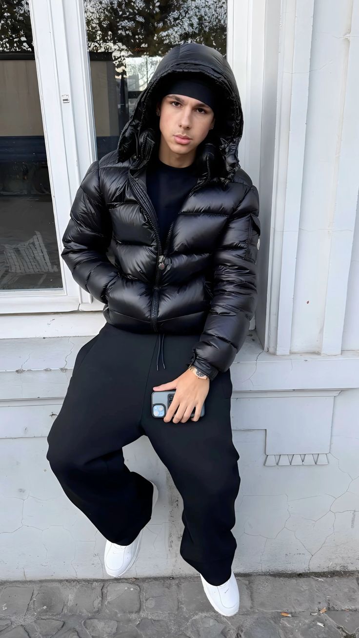 Réveillez votre style avec notre doudoune Y2K incontournable. Du style cyber-goth au streetwear vintage, trouvez la doudoune parfaite pour braver le froid avec style.